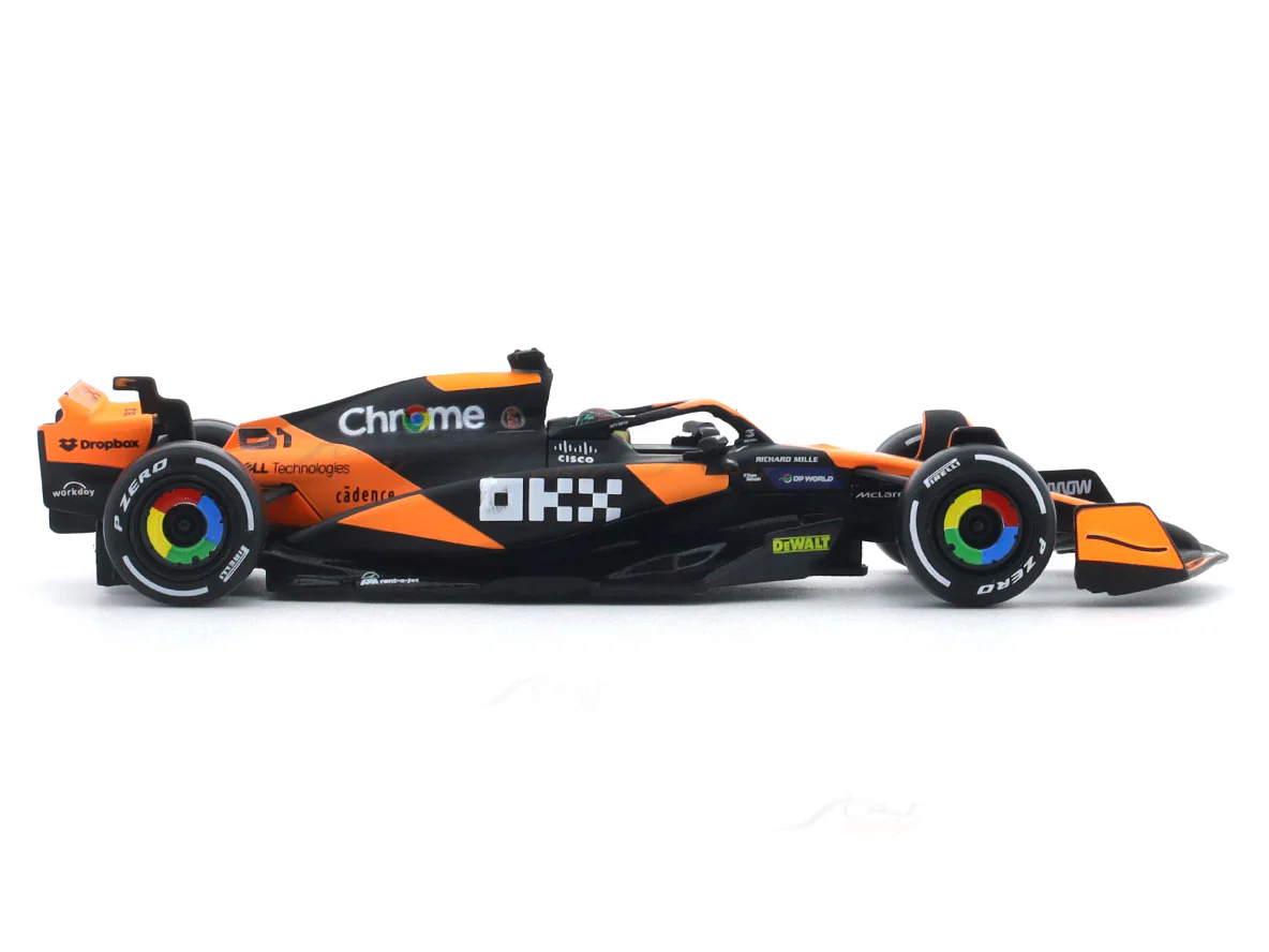 2024 McLaren MCL38 No. 81 Oscar Piastri 1:43 Bburago Formula 1 diecast scale model car - Image 5