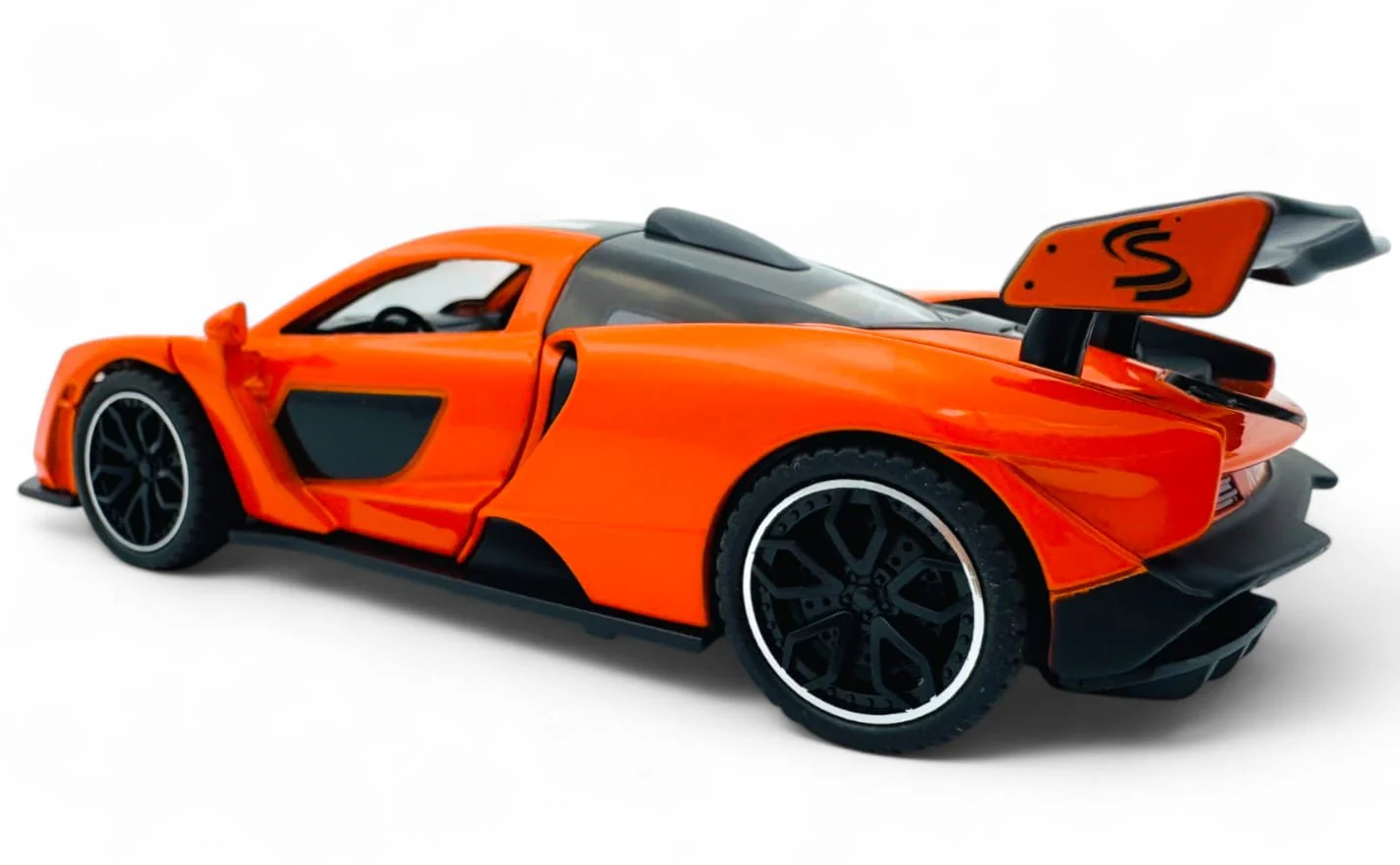 McLaren Senna Supercar 1:24 diecast scale model car collectible - Image 14