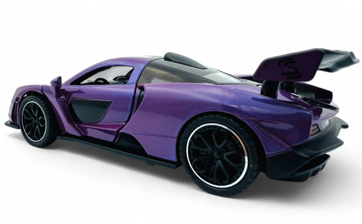 McLaren Senna Supercar 1:24 diecast scale model car collectible - Image 9